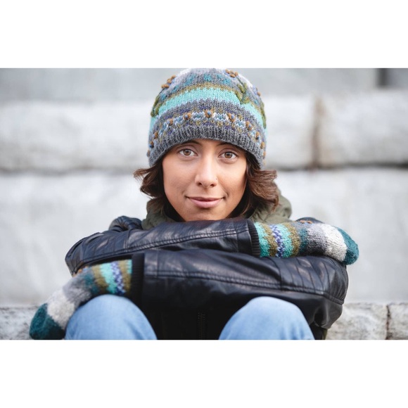 🆕 Chloe Mittens in Light Natural - Picture 2 of 2